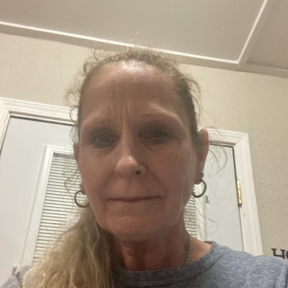 Meet your Posher, Tracy - Picture 2 of 2